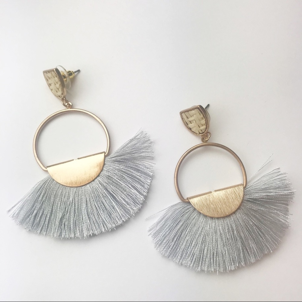 Coco | textured gray circle threaded earrings - Picture 5 of 5
